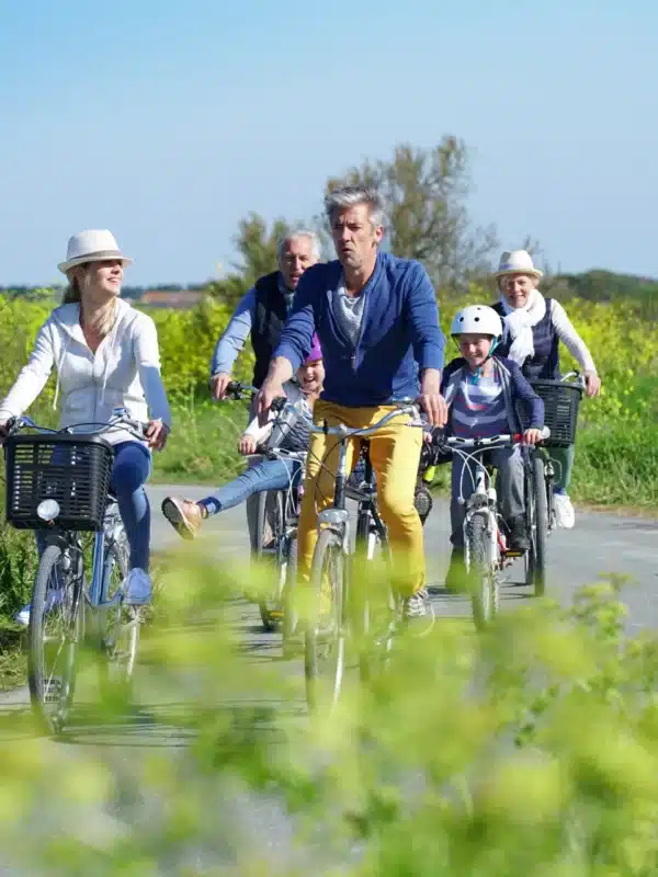 Famille profitant d’un séjour nature dans les Vosges
