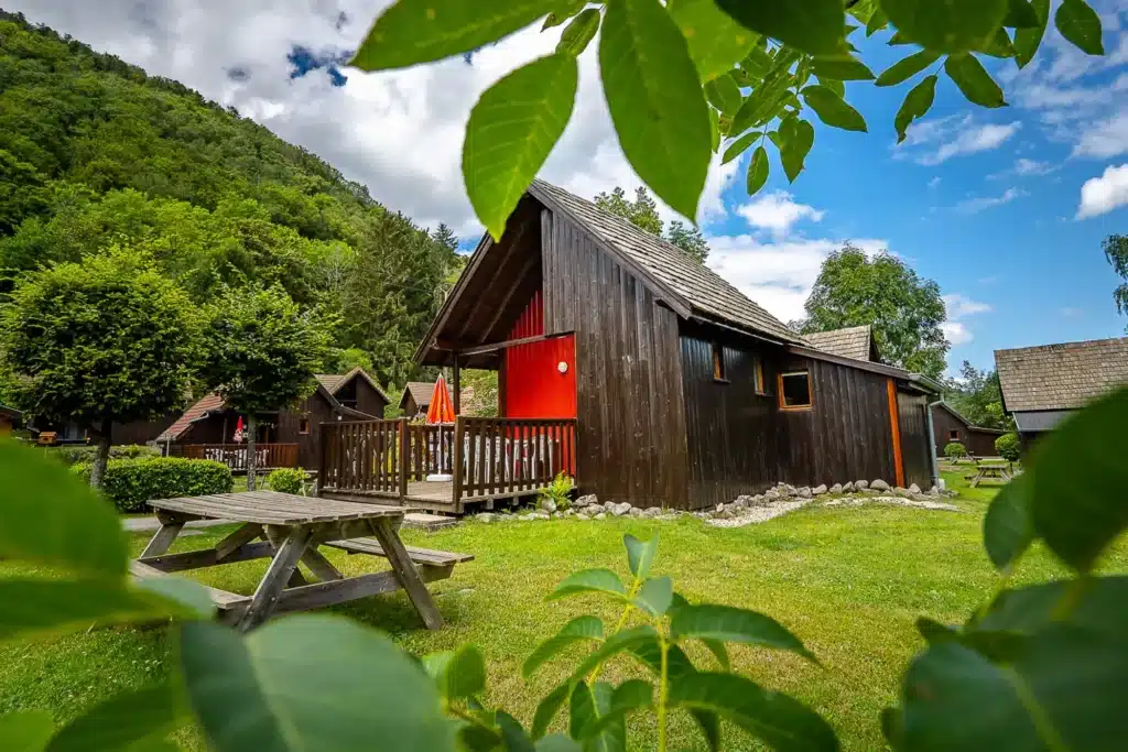 Louer un hébergement de camping en Alsace dans les Vosges au camping les Chalets de la Wormsa